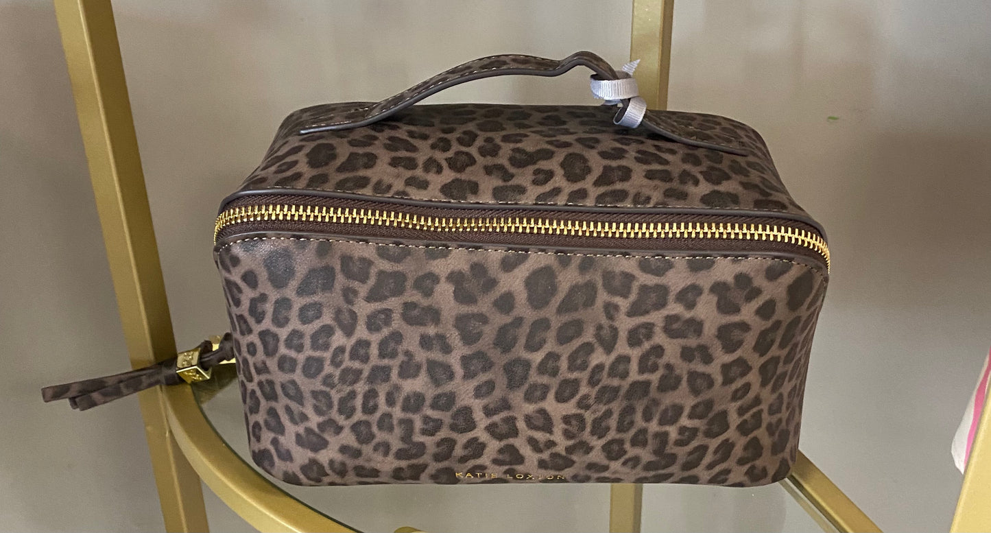 SOHO medium Makeup/wash bag- Leopard