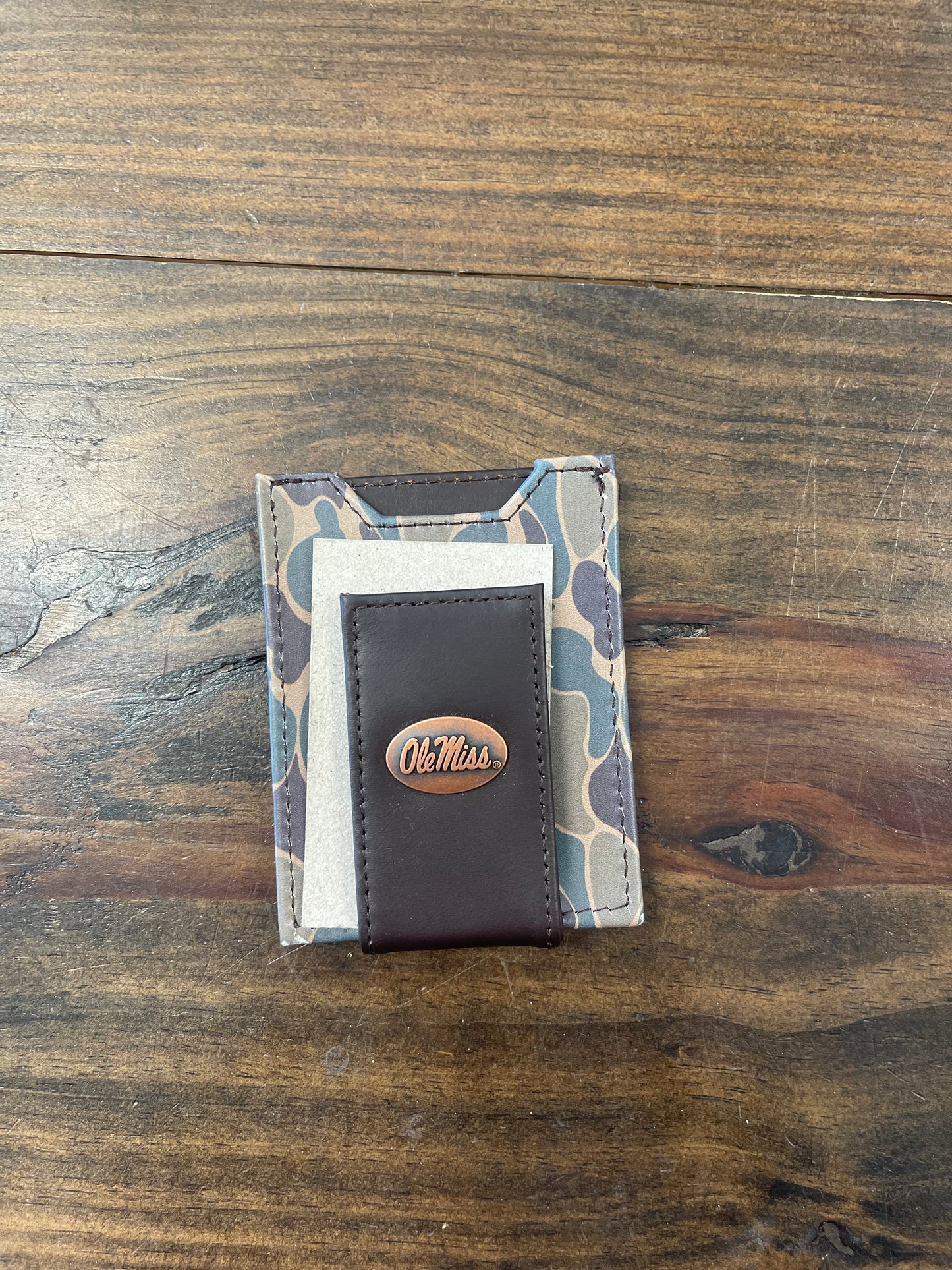 UMS Men's Magnetic Front Pocket Old School Camo Leather Wallet Brown Camo