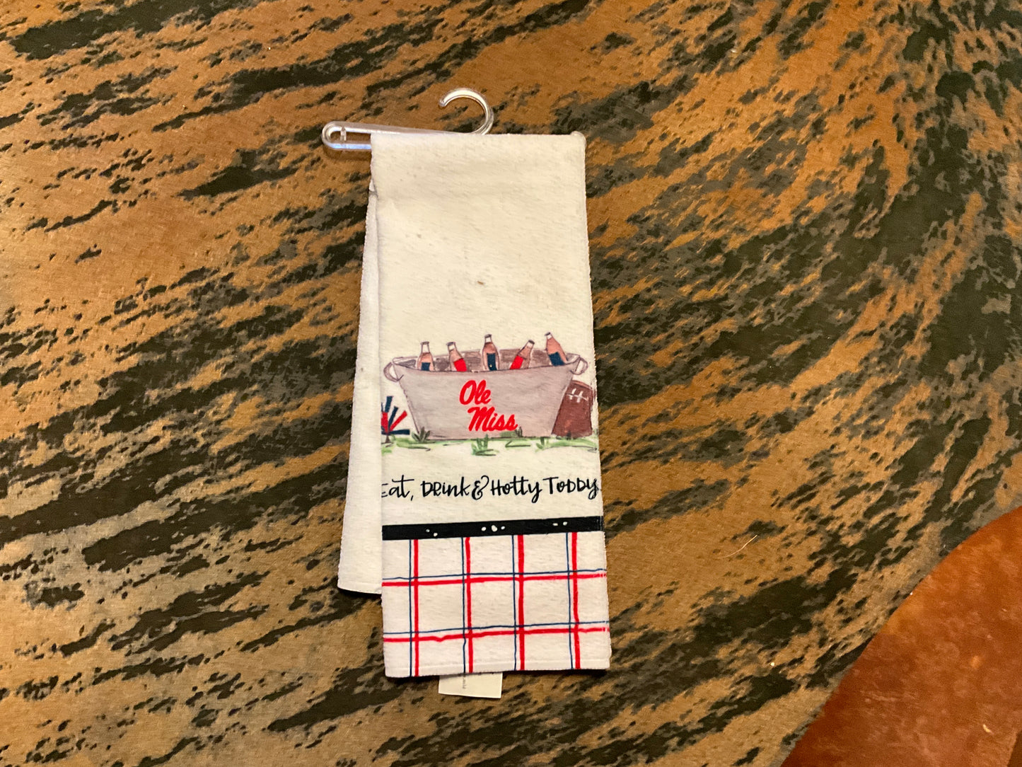 70908 OLE MISS Eat, Drink Handtowel