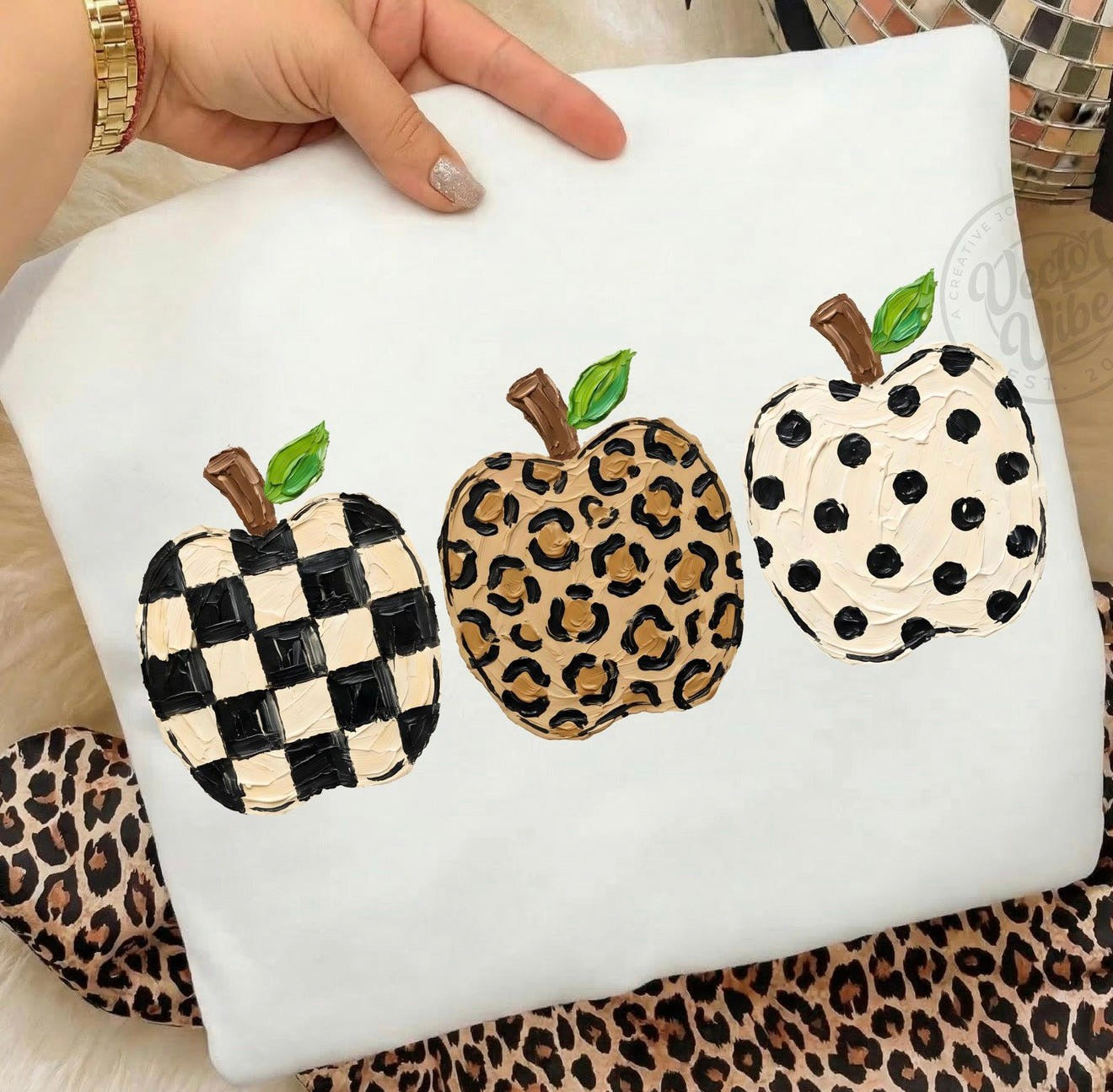 Teacher Apple GILDAN