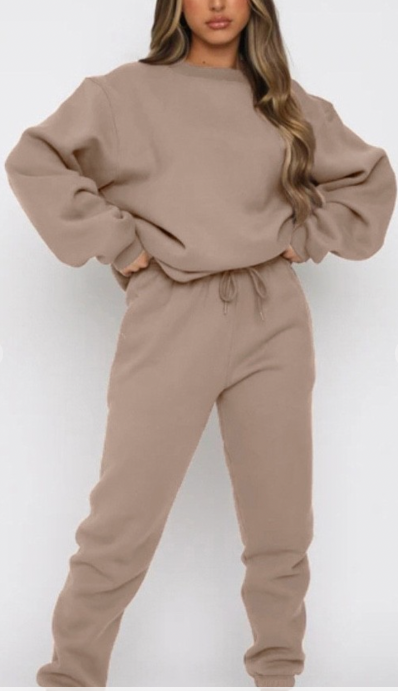 Pullover Sweatshirt & Drawstring Sweat