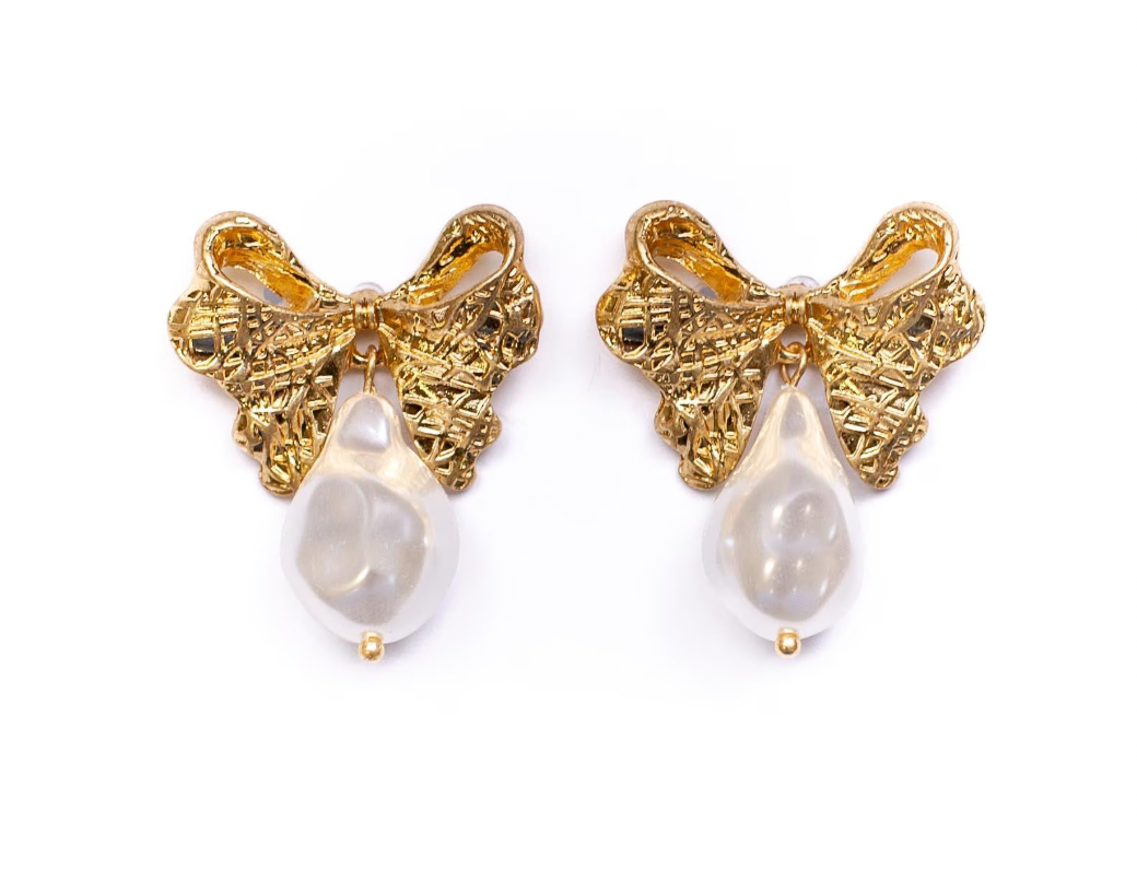 Cecilia Bow Earrings in Pearl