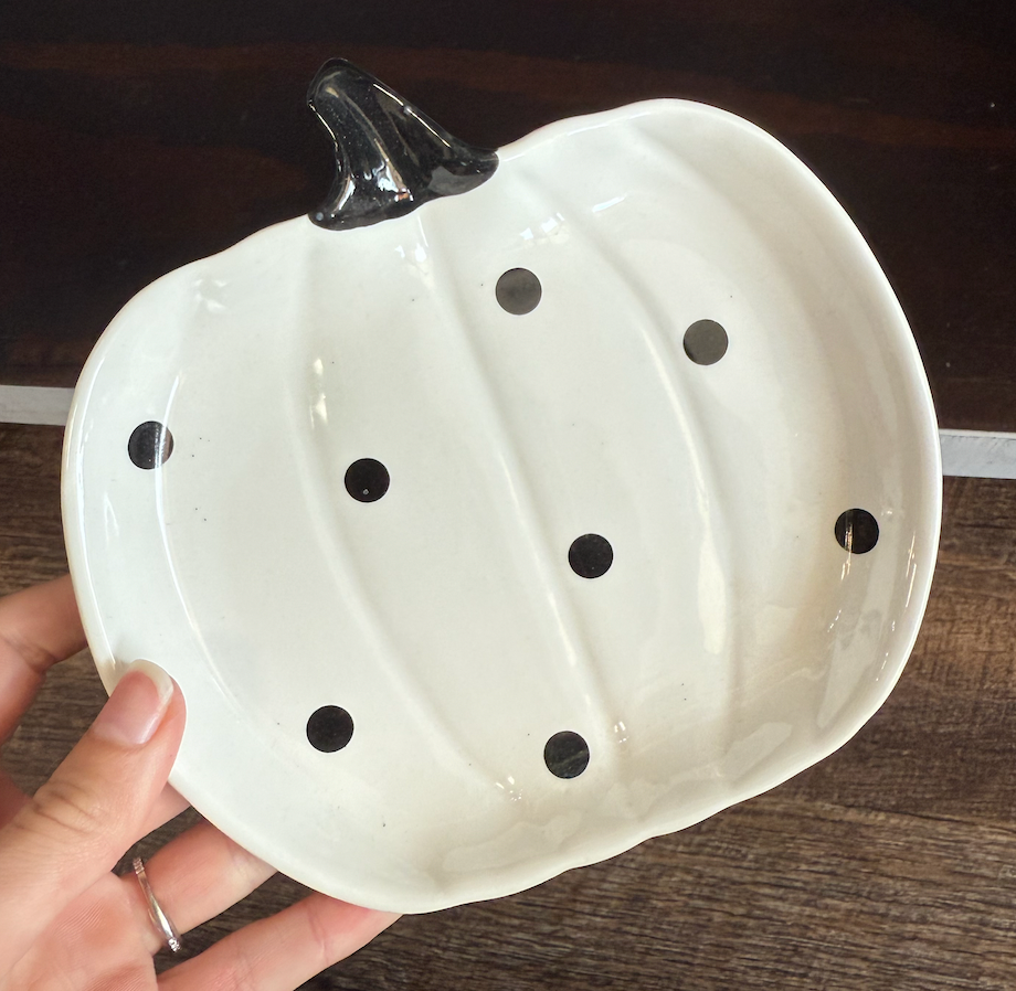White Dot Pumpkin Plate Lg