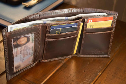 Mississippi State Bulldogs Men's Collegiate Trifold Leather Wallet.