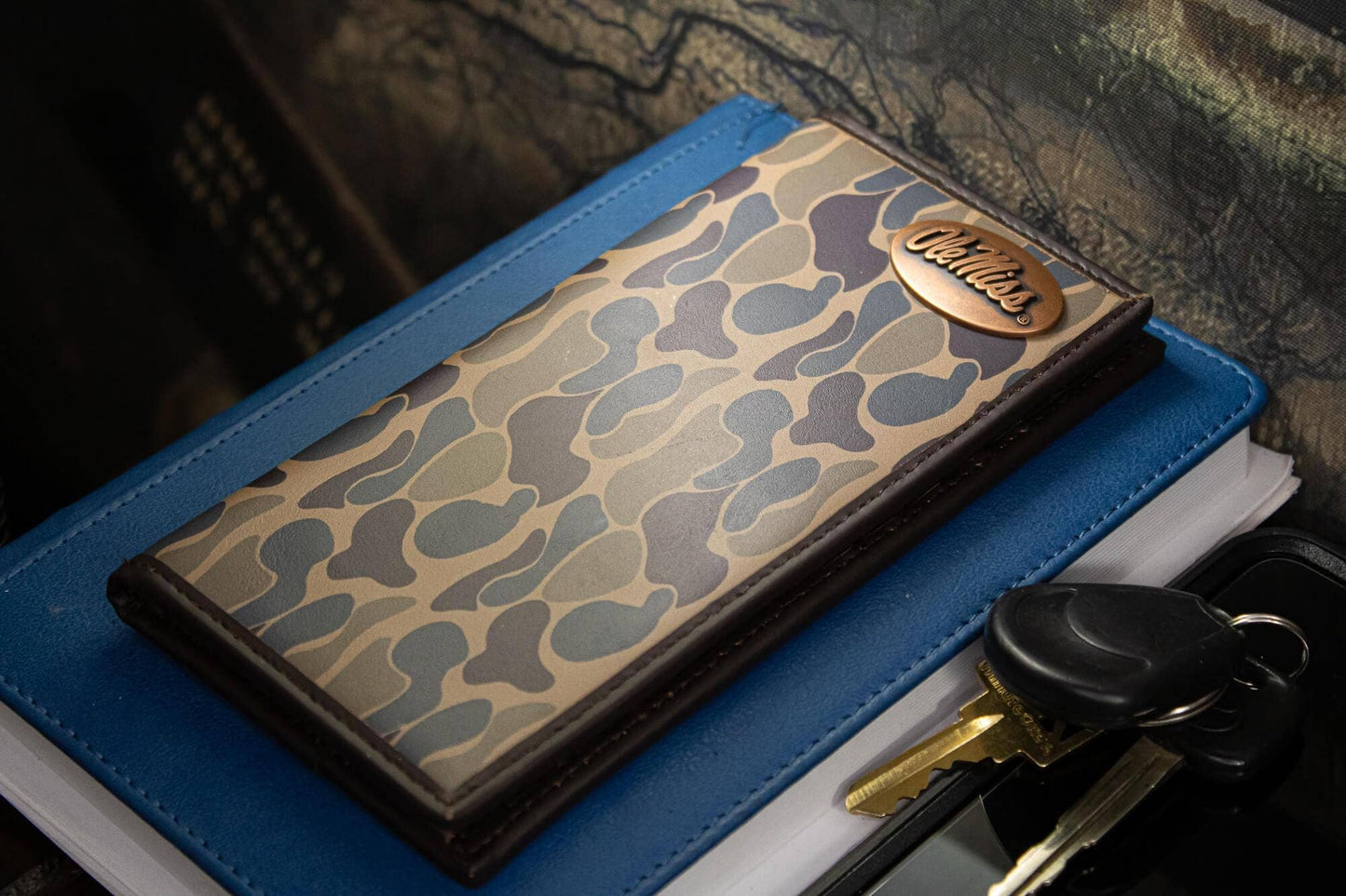 Ole Miss Rebels Men's Secretary Old School Camo Leather Wallet.