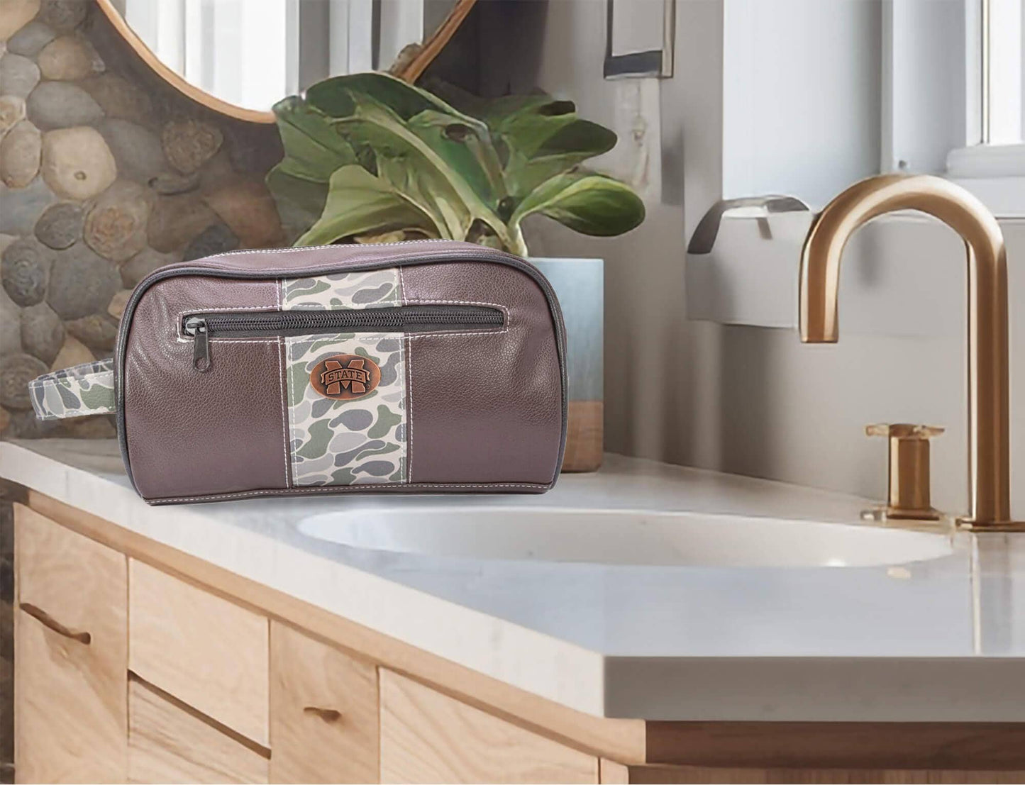Mississippi State Bulldogs Men's Camo Dopp Kit.