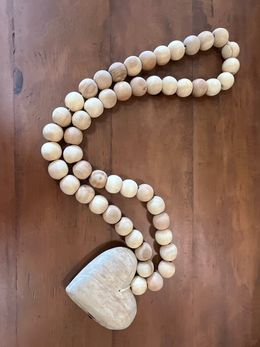 PDGP004 23.6" WOOD BEADS WITH HEART