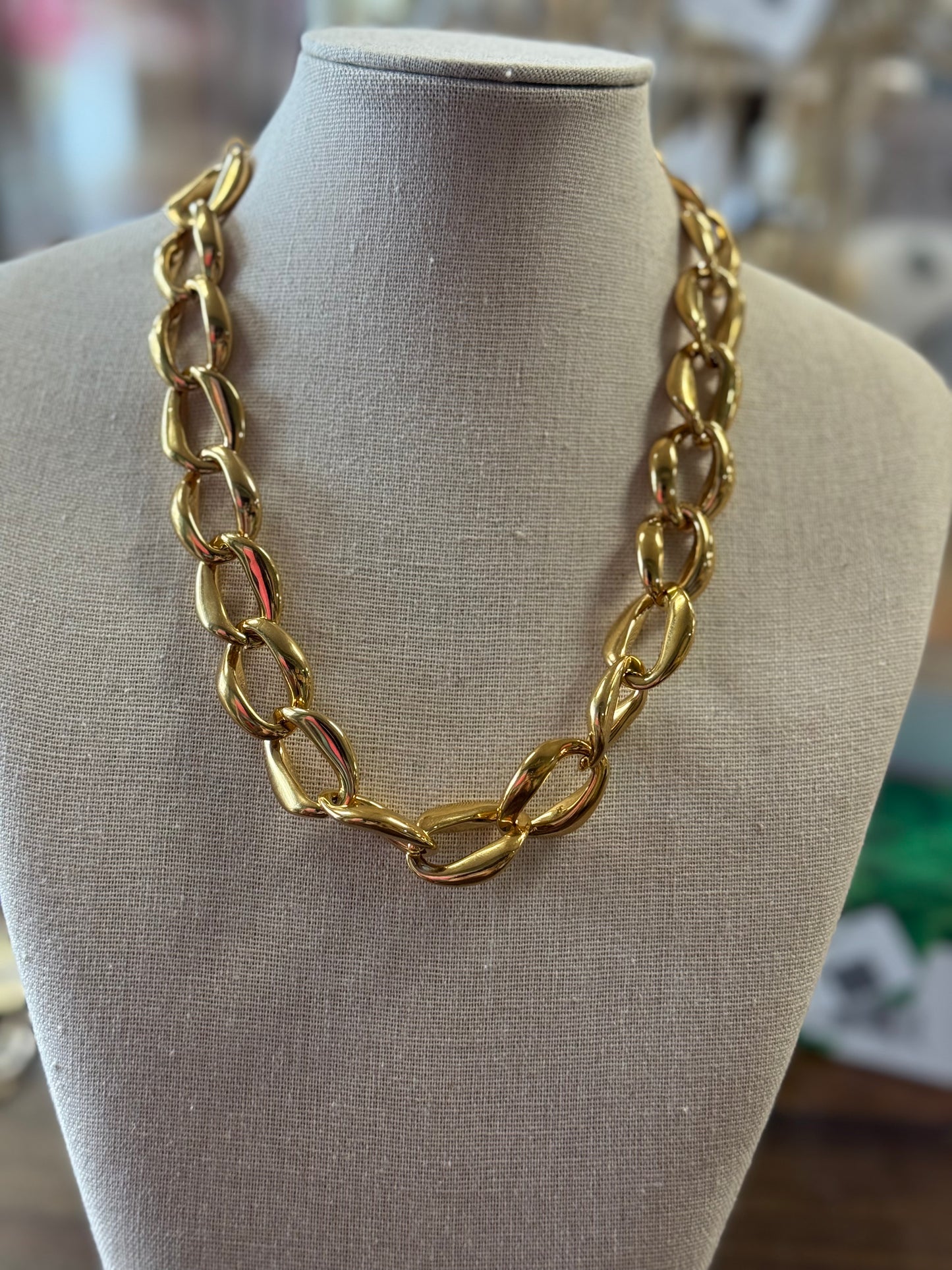 Gold chunky necklace