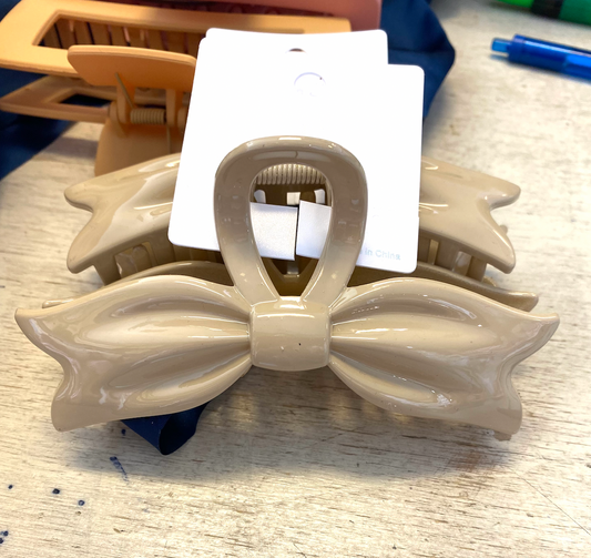 Glossy Knot Claw Clip