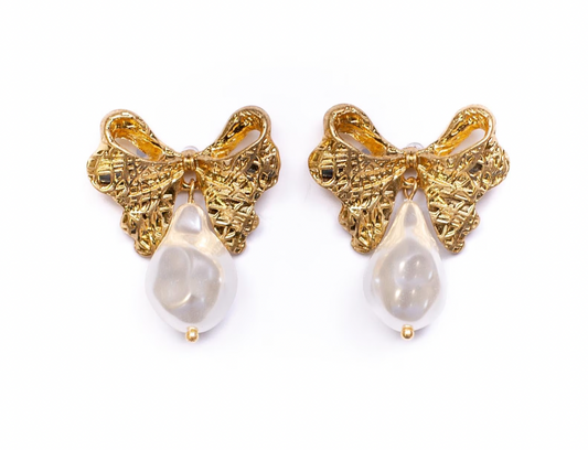 Cecilia Bow Earrings in Pearl