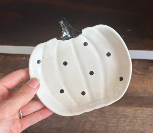 White Dot Pumpkin Plate Md