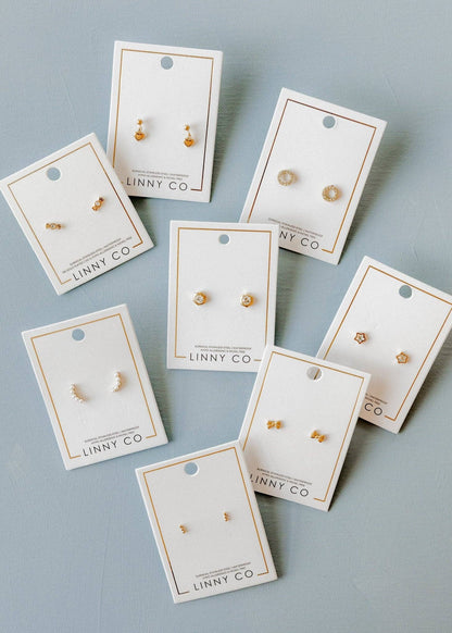 Screwback Stud Earrings - Abigail - Pearl