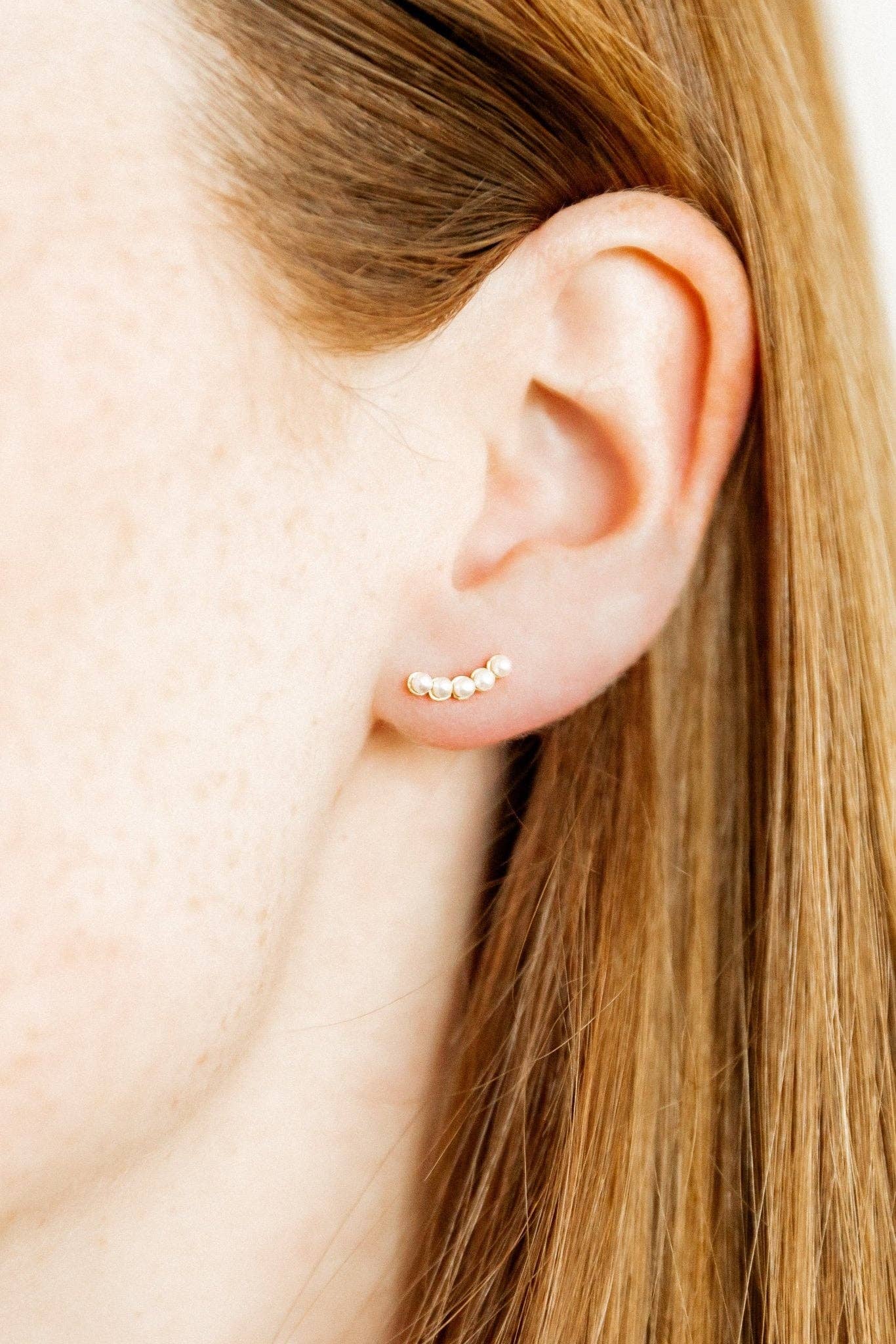 Screwback Stud Earrings - Abigail - Pearl