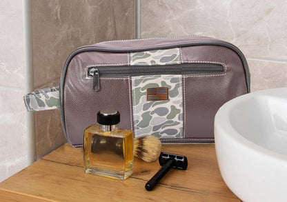 USA Flag Brown Pebble Old School Camo Men's Toiletry Dopp Bag.