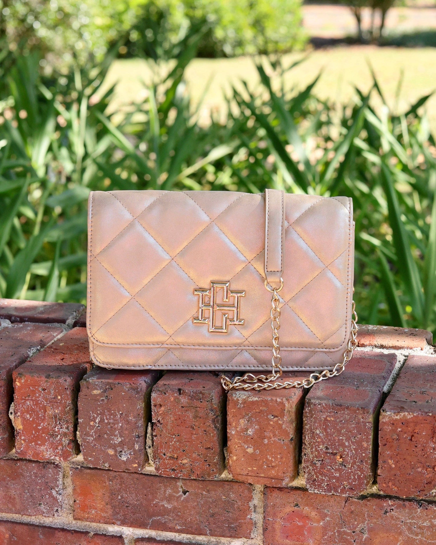 Bryn Clutch/Crossbody Gold Shimmer LD
