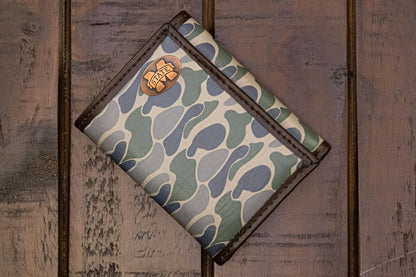 Mississippi State Bulldogs Men's Trifold Old School Camo Leather Wallet.